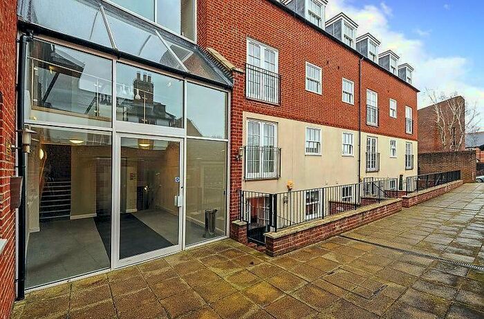 1 Bedroom Flat To Rent In Southgate, Chichester, PO19