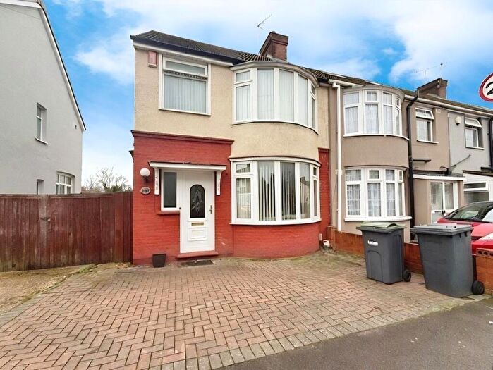 3 Bedroom Terraced House To Rent In Chester Avenue, Luton, LU4