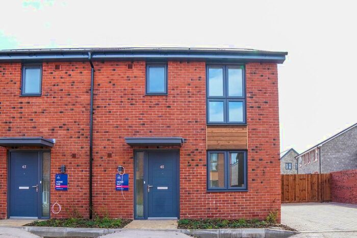 3 Bedroom Semi-Detached House To Rent In Shrub Leaze, Stoke Gifford, Bristol, BS34