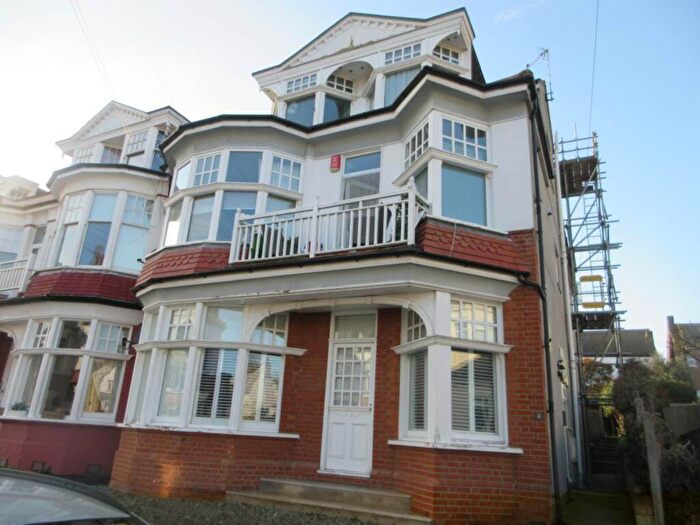 2 Bedroom Flat For Sale In Palmeira Avenue, Westcliff On Sea, SS0