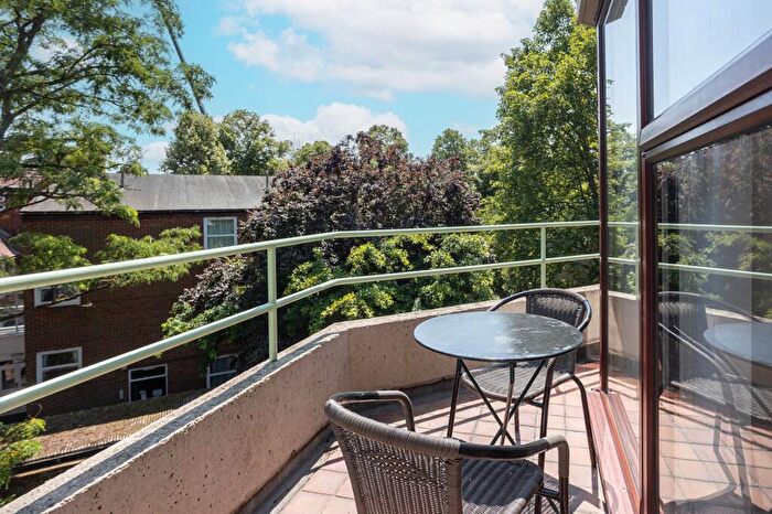 1 Bedroom Apartment For Sale In Thackley End, Oxford, OX2