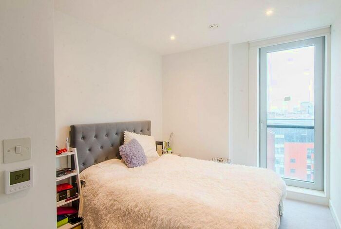 2 Bedroom Flat To Rent In Southwark Bridge Road, London Bridge, London, SE1
