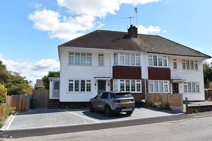 2 Bedroom Maisonette To Rent In Castleview Road, Weybridge, KT13