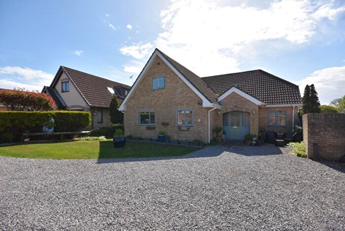 5 Bedroom Detached Bungalow For Sale In Stradling Close, Sully, CF64