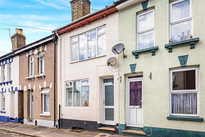 3 Bedroom Terraced House For Sale In Cross Street, Rochester, Kent, ME2
