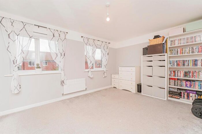 3 Bedroom End Of Terrace House For Sale In Lime Oval, Raunds, NN9