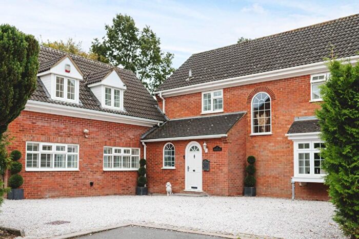 6 Bedroom Detached House For Sale In Edmonds Drive, Stevenage, Hertfordshire, SG2