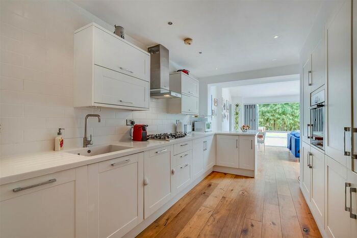 2 Bedroom Flat To Rent In Haldon Road, London, SW18