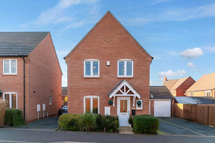 3 Bedroom Detached House For Sale In Dodgson Close, Cawston, Rugby, CV22