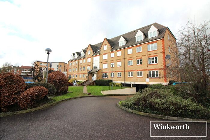 2 Bedroom Flat For Sale In Station Road, Borehamwood, Hertfordshire, WD6