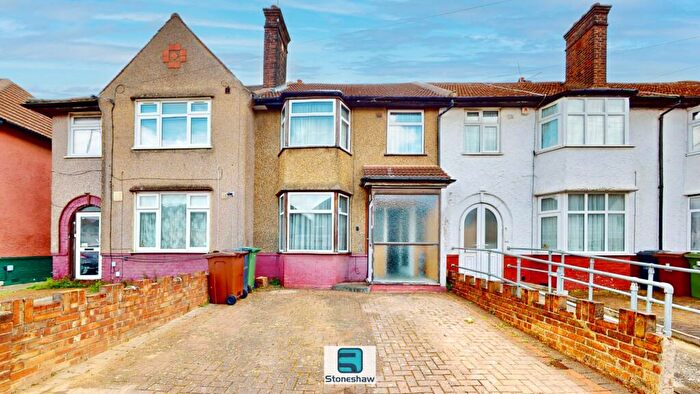 3 Bedroom Terraced House For Sale In Whitebarn Lane, Dagenham, RM10