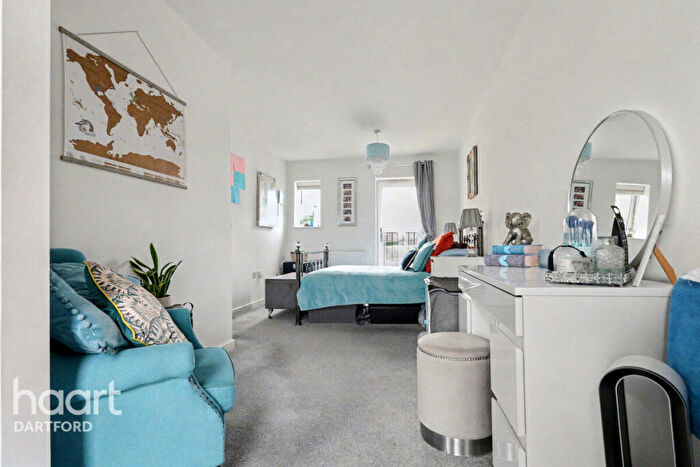 2 Bedroom Flat To Rent In Cresswell Road, Swanscombe, DA10