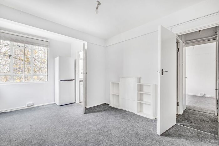 1 Bedroom Flat To Rent In Shepherds Bush Green, London, W12