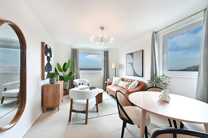 1 Bedroom Flat For Sale In Porchester Mead, Beckenham, BR3