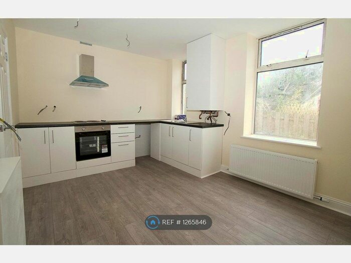 2 Bedroom Flat To Rent In Montgomerieston Street, Kilbirnie KA25