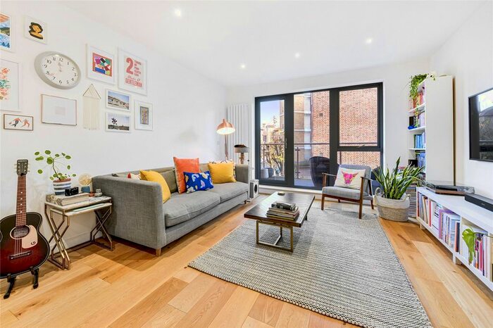 2 Bedroom Flat To Rent In Waleorde Road, London, SE17