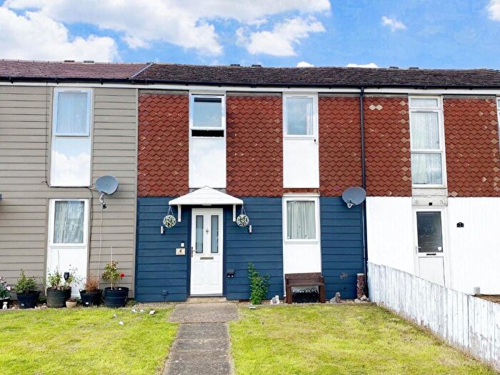 3 Bedroom Terraced House For Sale In The Briars, Briar Hill, Northampton, NN4