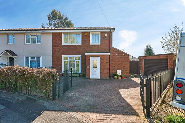 3 Bedroom Semi-Detached House For Sale In Severn Road, Walsall, WS3
