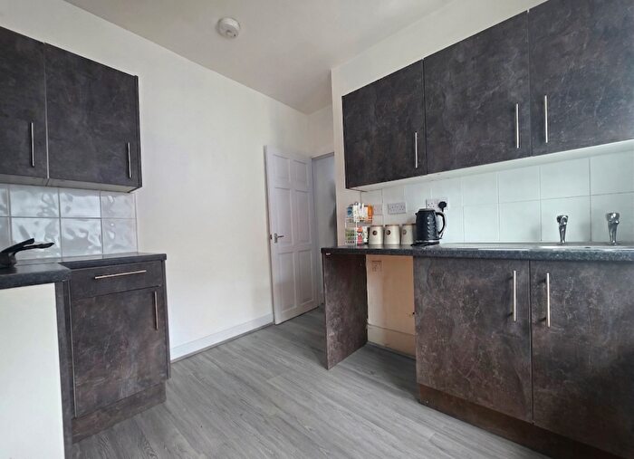 2 Bedroom Flat To Rent In Coalway Road, Wolverhampton, WV3