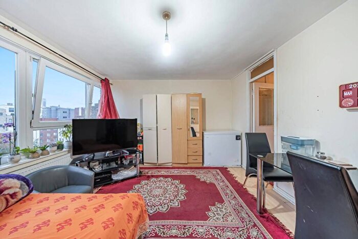 1 Bedroom Flat For Sale In Weatherley Close, Bow, London, E3
