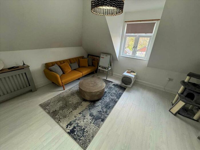 1 Bedroom Apartment To Rent In Studio/Room Let, Park Drive, Romford, RM1