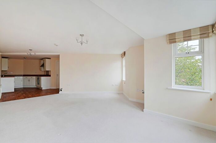 2 Bedroom Flat To Rent In Aston House, Horse Chestnut Close, Chesterfield, S40