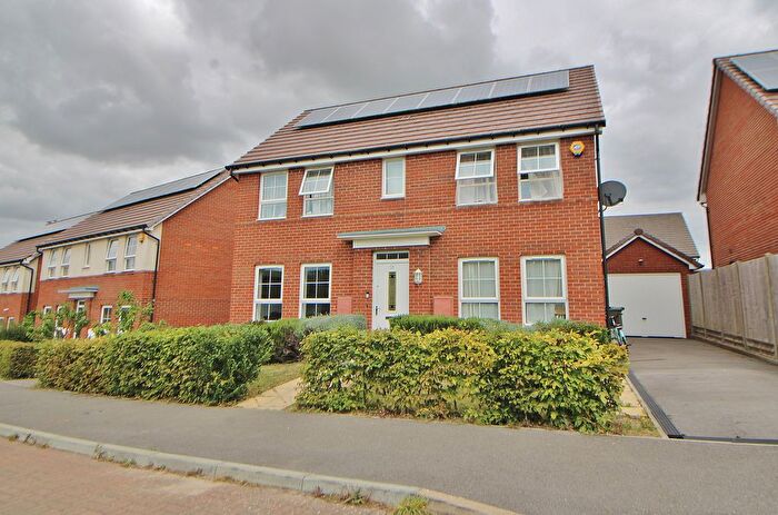 4 Bedroom Detached House For Sale In Cornflower Gardens, Clanfield, PO8