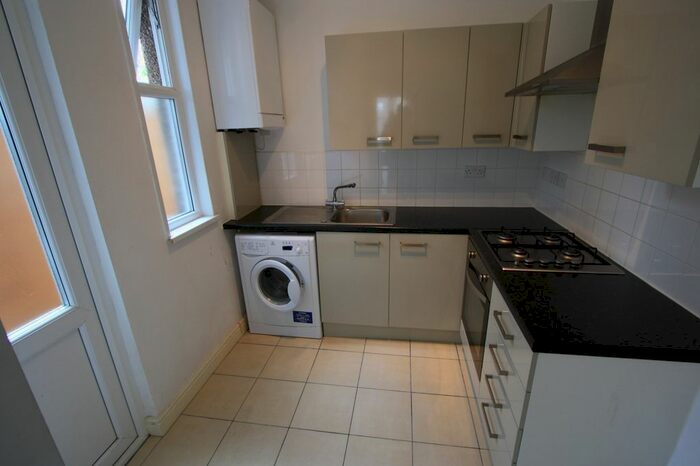 3 Bedroom Flat To Rent In Bensham Lane, Croydon, CR0