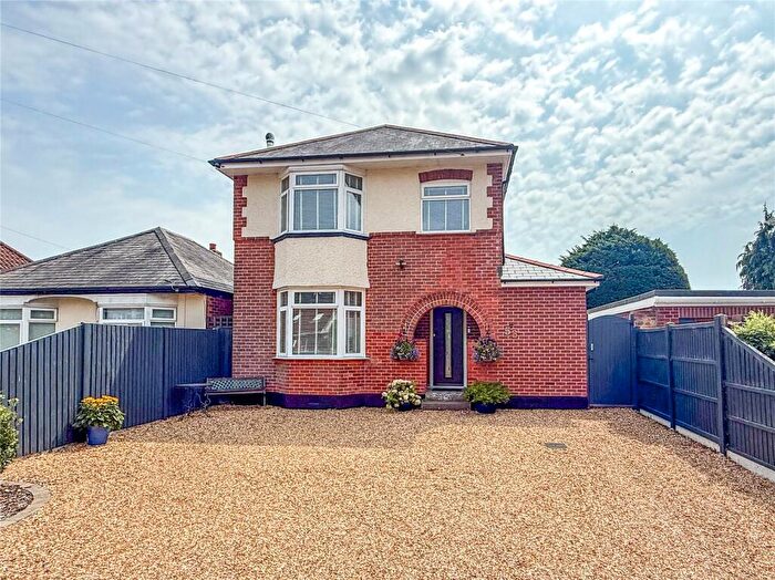 3 Bedroom Detached House For Sale In Canberra Road, Christchurch, Dorset, BH23