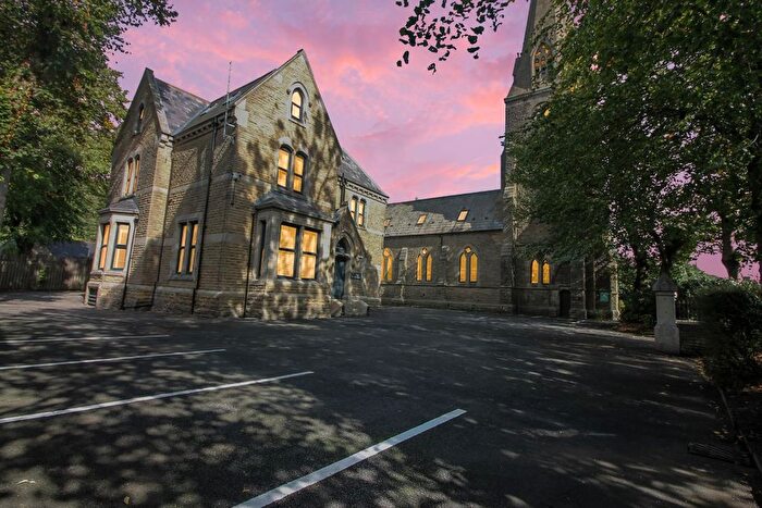 2 Bedroom Flat To Rent In The Cloisters, Bacup Road, Waterfoot, Rossendale, BB4