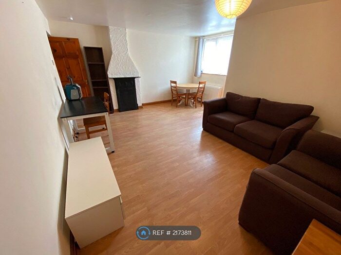 2 Bedroom Flat To Rent In Nightingale Road, Hitchin, SG5