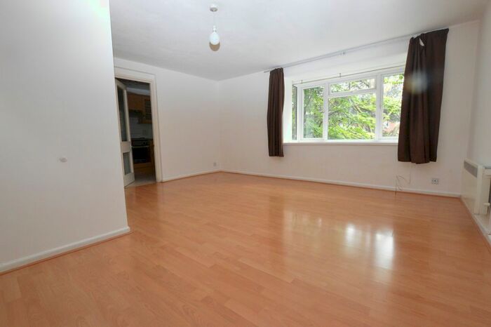 2 Bedroom Flat To Rent In Park Hill Road, Croydon, CR0