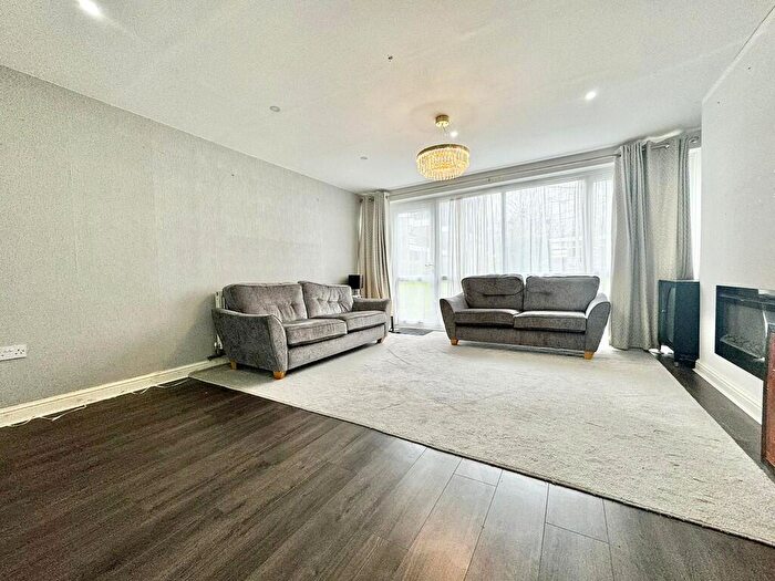3 Bedroom Flat To Rent In Estria Road, Edgbaston, Birmingham, B15
