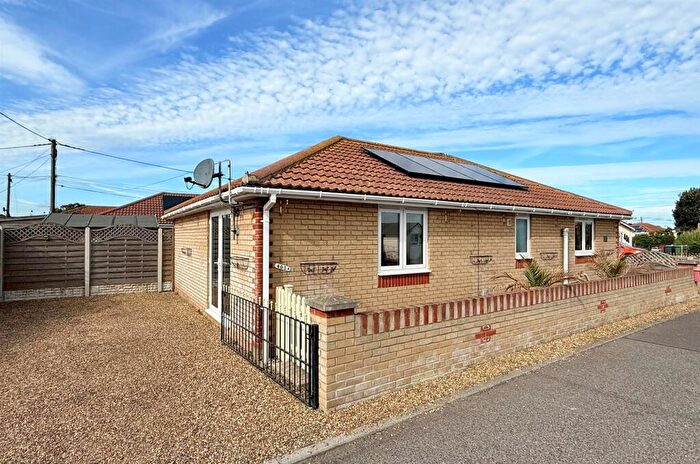 3 Bedroom Bungalow For Sale In The Glebe, Hemsby, NR29