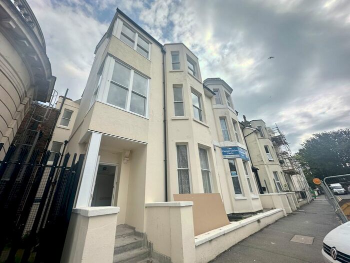 2 Bedroom Flat To Rent In West Cliff Gardens, Folkestone, CT20
