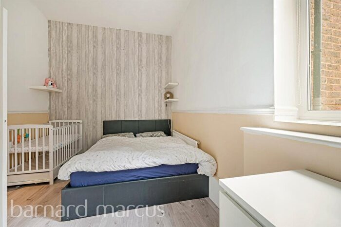 1 Bedroom Flat For Sale In Cedar Road, Sutton, SM2