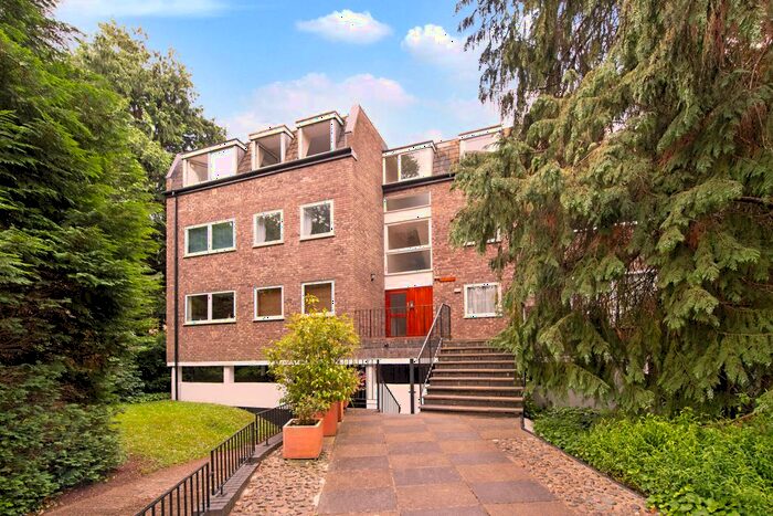 2 Bedroom Flat To Rent In Cambridge Park, Twickenham, TW1