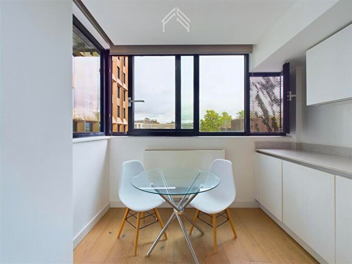 Studio To Rent In Highgate Hill, London, N19