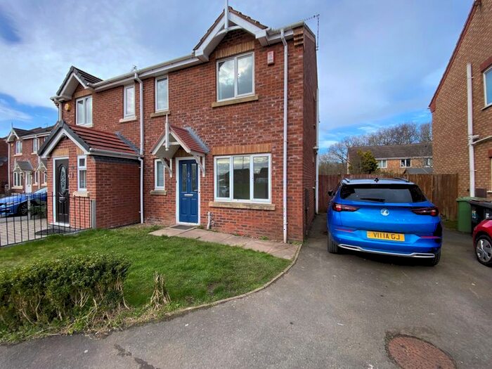 3 Bedroom Semi-Detached House To Rent In Katrine Close, Nuneaton, CV10