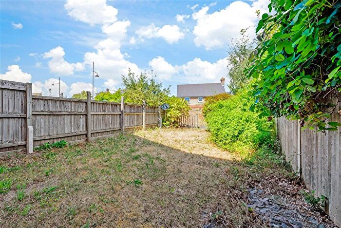 4 Bedroom Town House For Sale In Sallow Close, St. Mary's Island, Chatham, Kent, ME4