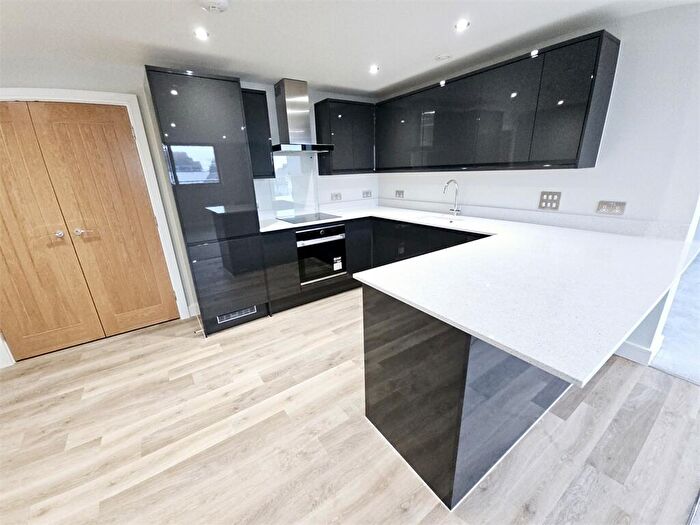 2 Bedroom Apartment For Sale In The Broadway, Leigh On Sea, Leigh On Sea, SS9