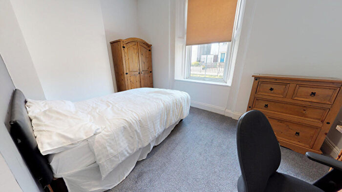 5 Bedroom Apartment To Rent In A North Friary House, PL4