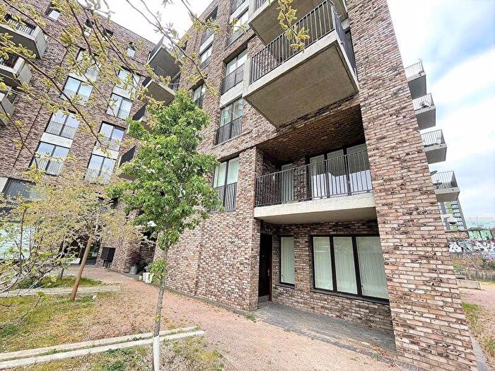 2 Bedroom Flat To Rent In Mitten House, Creek Road, London, SE8