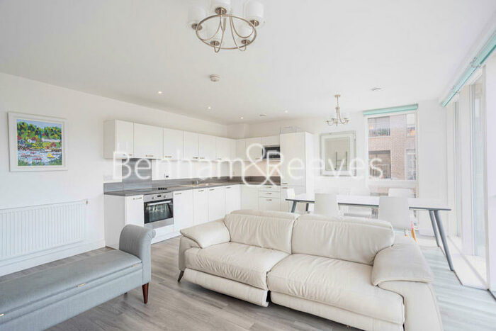 2 Bedroom Apartment To Rent In Adenmore Road, Catford, SE6