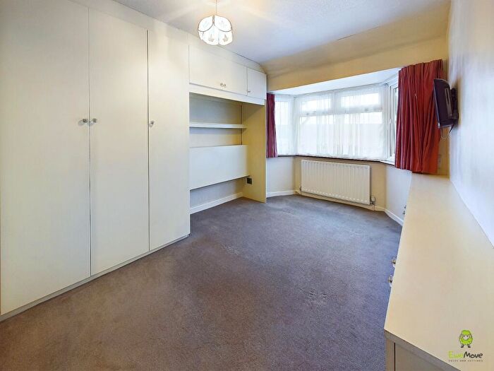 3 Bedroom End Of Terrace House For Sale In Clovelly Road, Bexleyheath, Kent, DA7