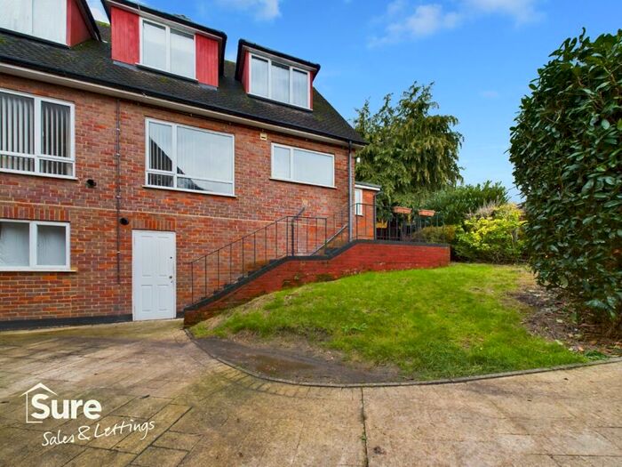 3 Bedroom Detached House To Rent In Park Road, Hemel Hempstead, Hertfordshire, HP1