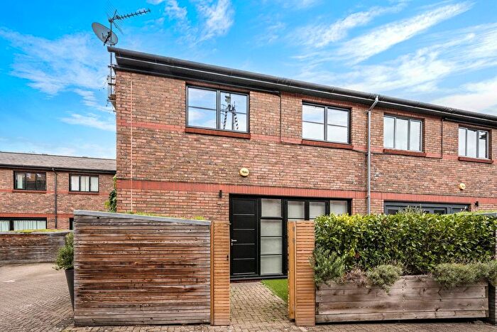 2 Bedroom Semi-detached House For Sale In Ravenscourt Park, Hammersmith, W6