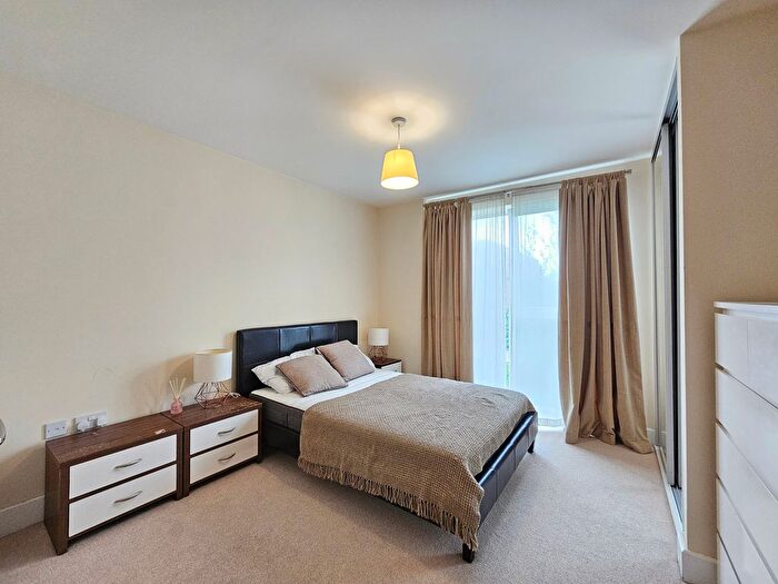 2 Bedroom Flat To Rent In Glenthorne Road, London, W6