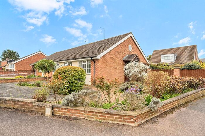 3 Bedroom Semi-Detached Bungalow For Sale In Linnet Way, Bedford, MK41