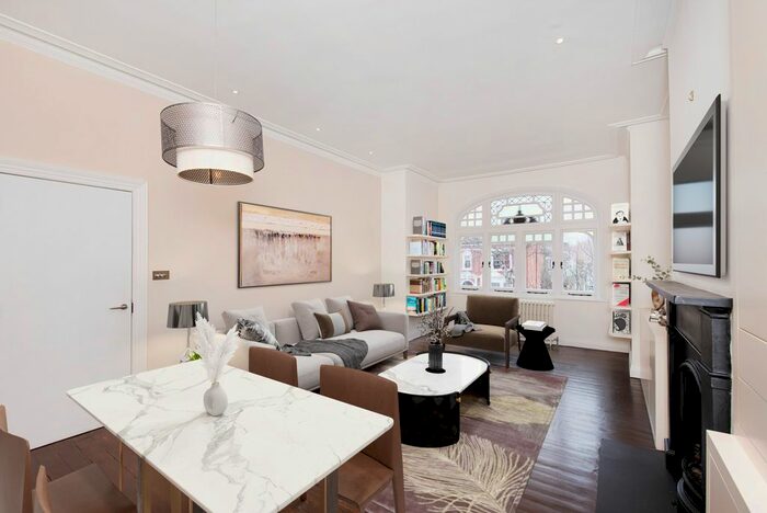 2 Bedroom Flat To Rent In Brondesbury Road, Queens Park, London, NW6